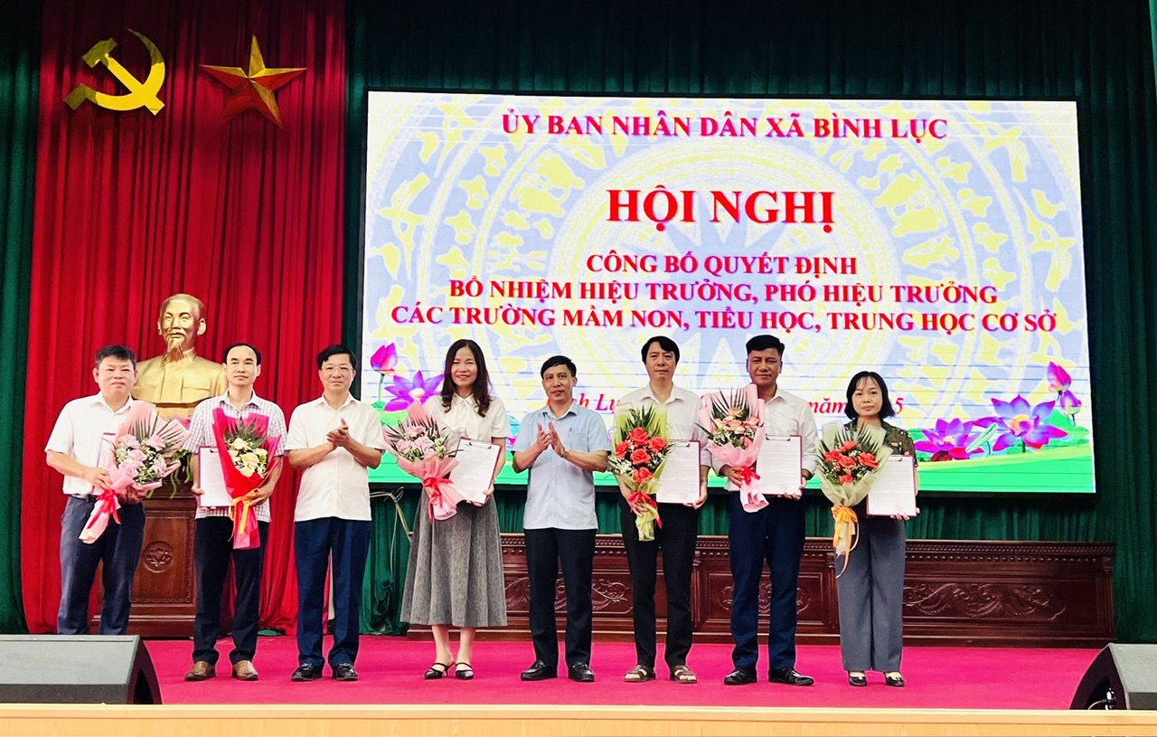 UBND XÃ BÌNH LỤC TỔ CHỨC HỘI NGHỊ CÔNG BỐ QUYẾT ĐỊNH BỔ NHIỆM CÁN BỘ QUẢN LÝ CÁC CƠ SỞ GIÁO DỤC TRÊN ĐỊA BÀN XÃ