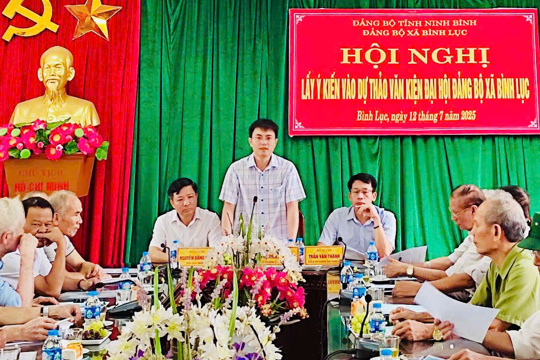 Đảng uỷ - HĐND - UBND - UB MTTQ xã Bình Lục tổ chức hội nghị lấy ý kiến đóng góp vào văn kiện Đại hội Đảng bộ xã Bình Lục, khoá I, nhiệm kỳ 2025 - 2030 của các đồng chí nguyên lãnh đạo qua các thời kỳ.