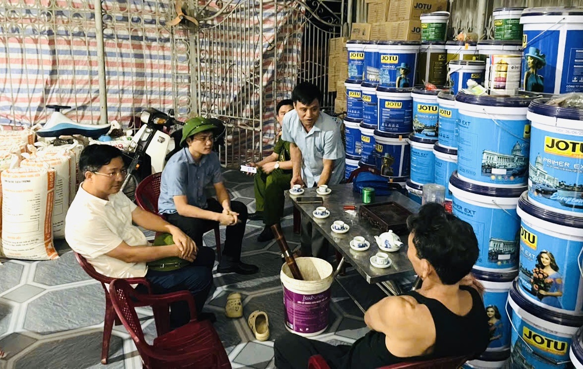 Lãnh đạo xã Bình Lục kiểm tra công tác phòng, chống bão số 3 (Wipha)