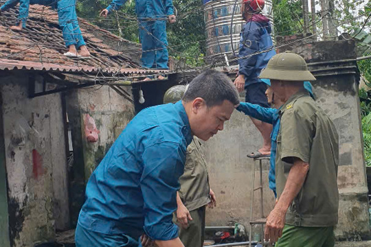 BAN CHỈ HUY QUÂN SỰ XÃ BÌNH LỤC GIÚP DÂN PHÒNG TRÁNH BÃO SỐ 3