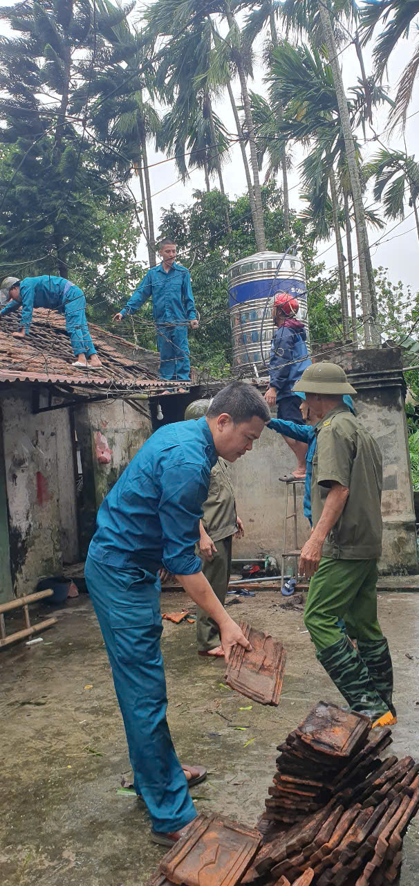 BAN CHỈ HUY QUÂN SỰ XÃ BÌNH LỤC GIÚP DÂN PHÒNG TRÁNH BÃO SỐ 3