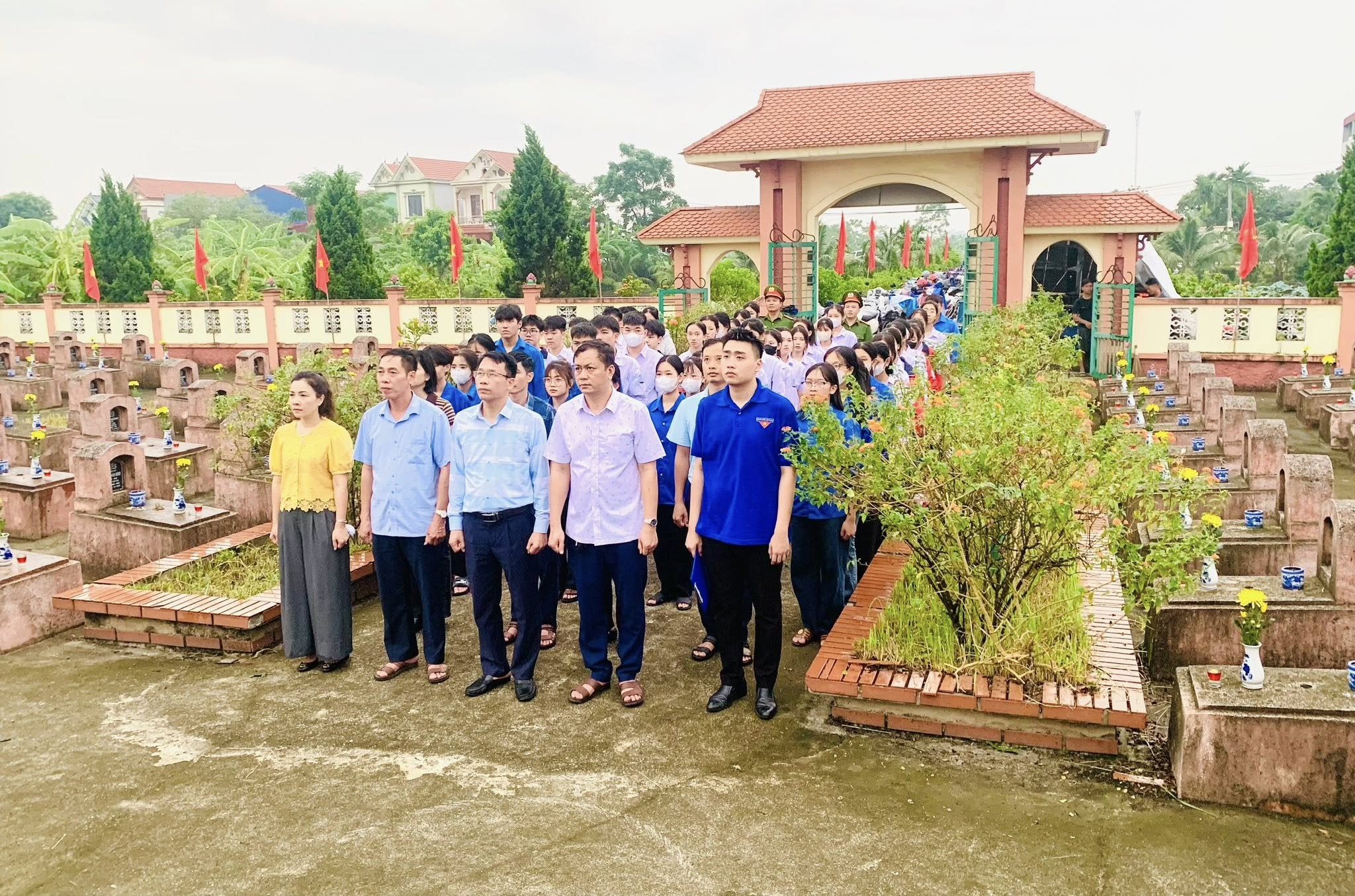 TUỔI TRẺ BÌNH LỤC THẮP NẾN TRI ÂN – ĐỜI ĐỜI NHỚ ƠN CÁC ANH HÙNG LIỆT SĨ