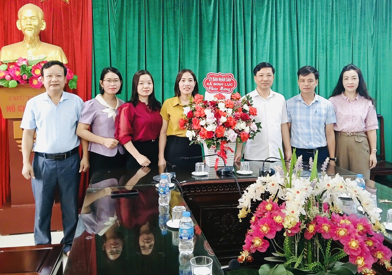 LÃNH ĐẠO UBND XÃ BÌNH LỤC THĂM, CHÚC MỪNG BAN XÂY DỰNG ĐẢNG NHÂN DỊP KỶ NIỆM 95 NĂM NGÀY TRUYỀN THỐNG CÔNG TÁC TUYÊN GIÁO CỦA ĐẢNG (01/8/1930 – 01/8/2025)