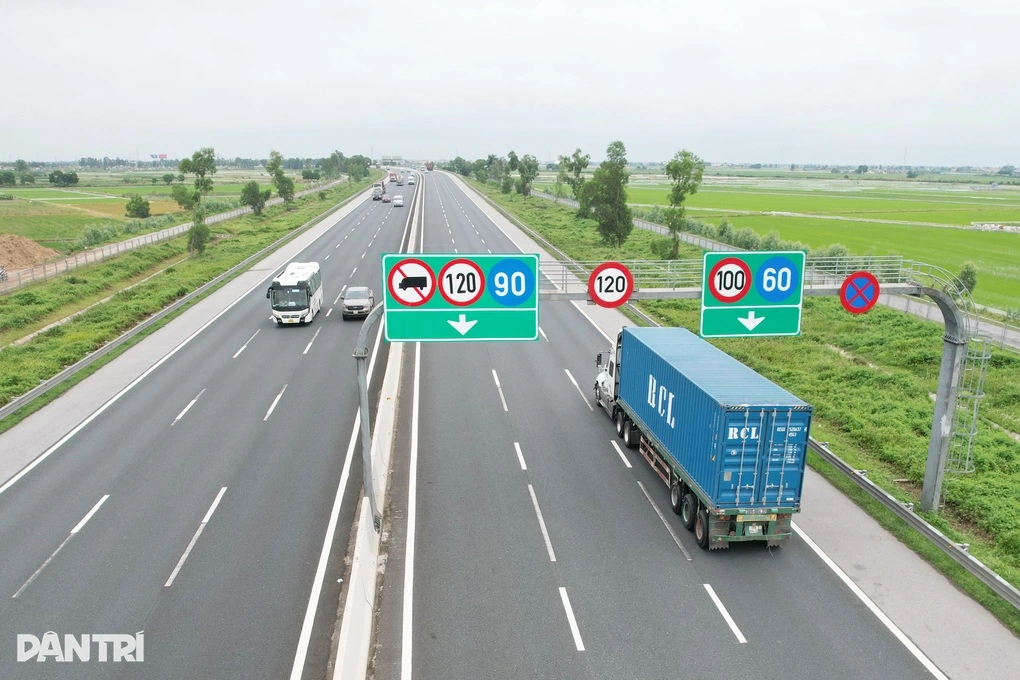 Sẽ xử phạt nghiêm tài xế xe tải cố tình đi sai làn trên 2 tuyến cao tốc